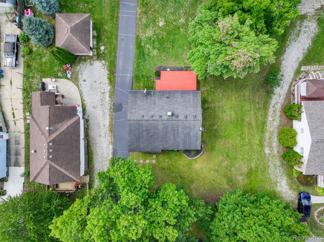2460 Massena Street, Commerce Charter Township, MI 48382