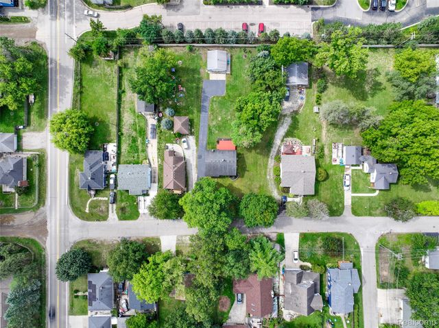 2460 Massena Street, Commerce Charter Township, MI 48382