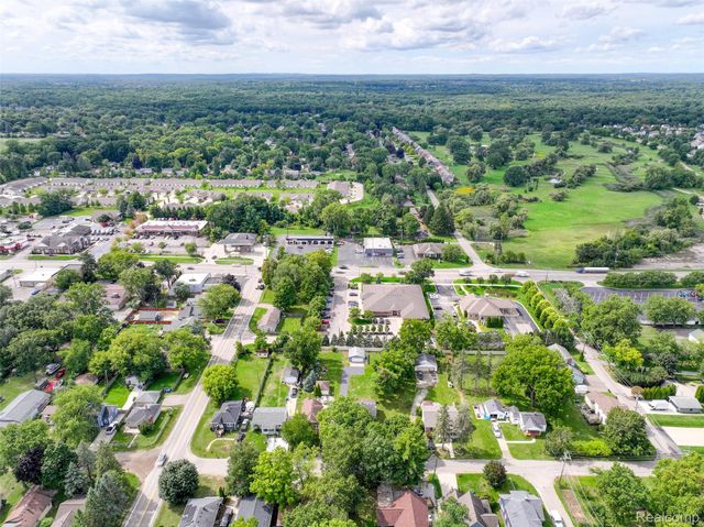 2460 Massena Street, Commerce Charter Township, MI 48382