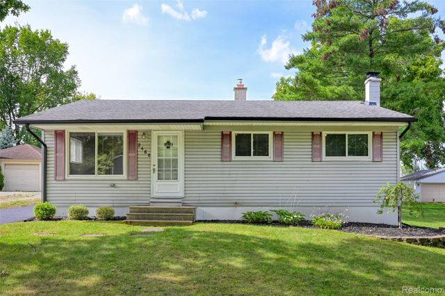 2460 Massena Street, Commerce Charter Township, MI 48382