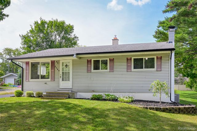 2460 Massena Street, Commerce Charter Township, MI 48382