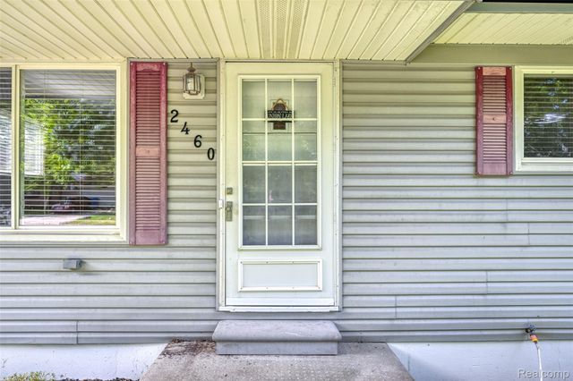 2460 Massena Street, Commerce Charter Township, MI 48382