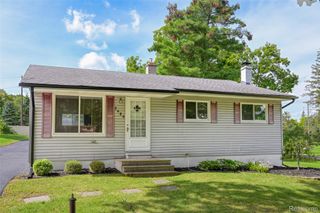 2460 Massena Street, Commerce Charter Township, MI 48382