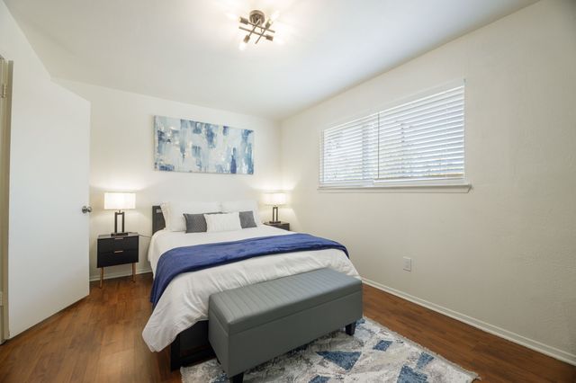 2406 Hollandale Circle, Arlington, TX 76010