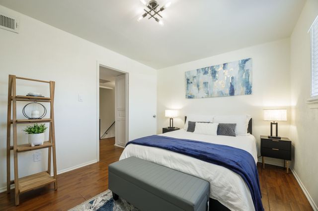 2406 Hollandale Circle, Arlington, TX 76010