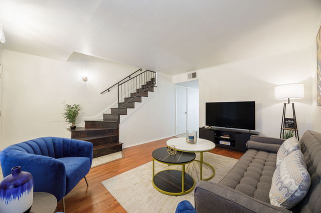 2406 Hollandale Circle, Arlington, TX 76010