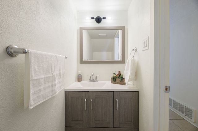 2406 Hollandale Circle, Arlington, TX 76010