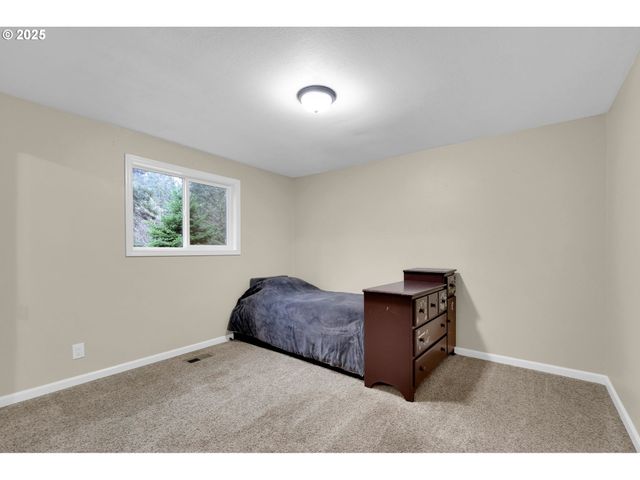 90361 BAKER Rd, Elmira, OR 97437