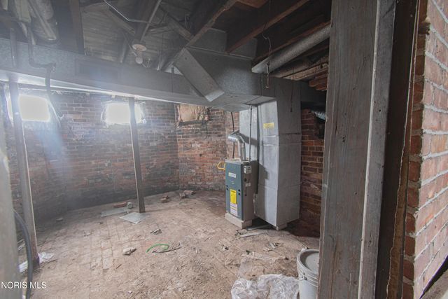 2422 Lawrence Avenue, Toledo, OH 43620