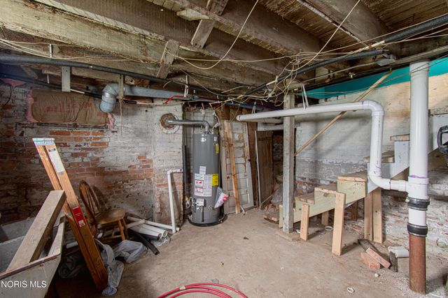 2422 Lawrence Avenue, Toledo, OH 43620