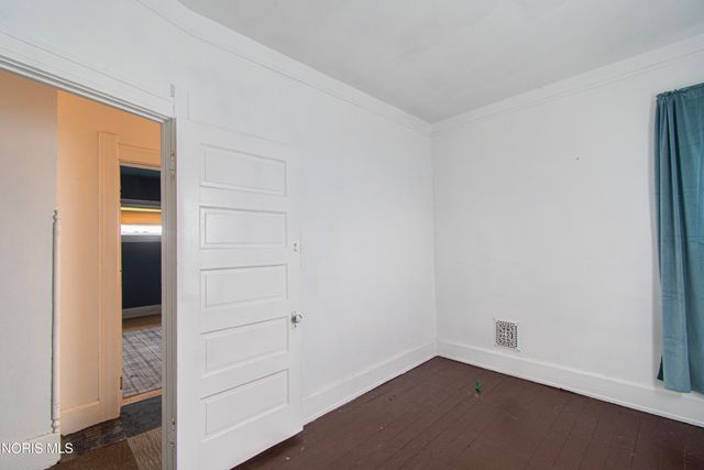 2422 Lawrence Avenue, Toledo, OH 43620