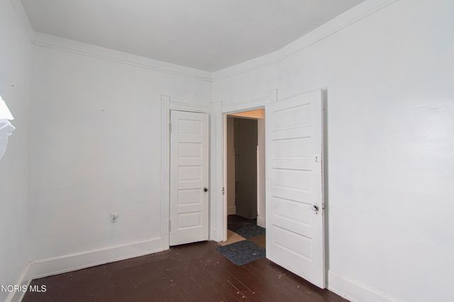 2422 Lawrence Avenue, Toledo, OH 43620