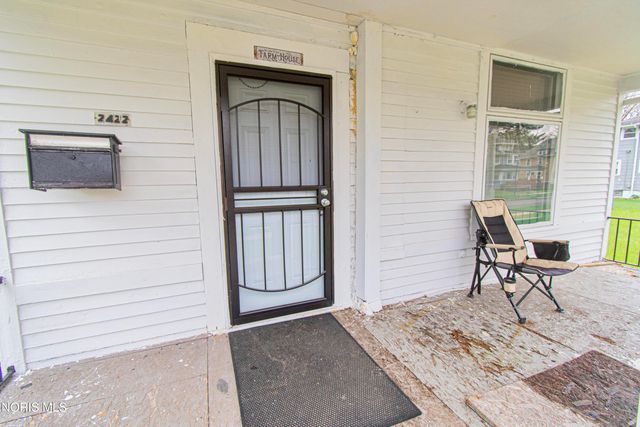 2422 Lawrence Avenue, Toledo, OH 43620