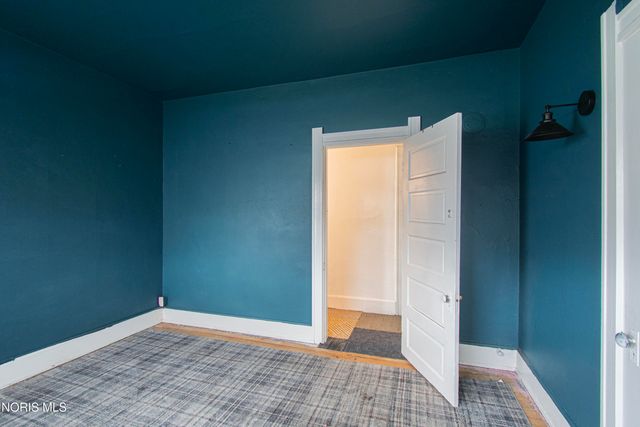 2422 Lawrence Avenue, Toledo, OH 43620