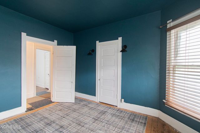 2422 Lawrence Avenue, Toledo, OH 43620