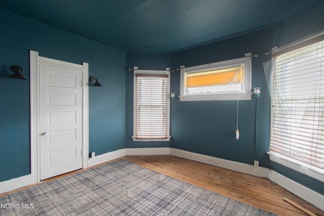 2422 Lawrence Avenue, Toledo, OH 43620