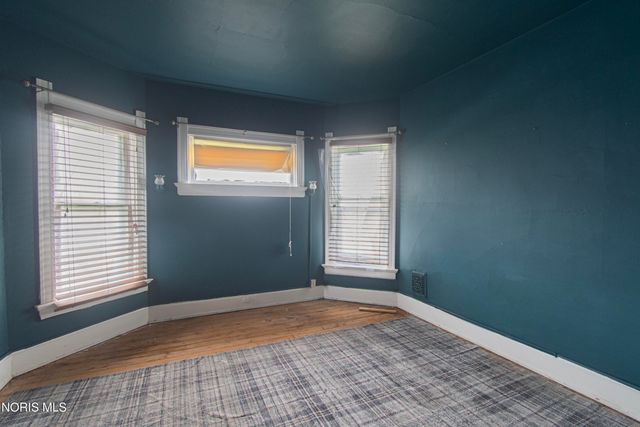 2422 Lawrence Avenue, Toledo, OH 43620
