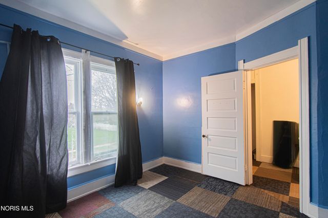 2422 Lawrence Avenue, Toledo, OH 43620