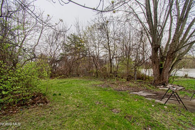 2422 Lawrence Avenue, Toledo, OH 43620