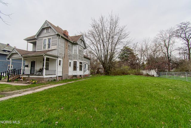 2422 Lawrence Avenue, Toledo, OH 43620