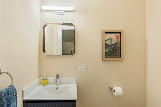 12 Putnam St 2, Somerville, MA 02143