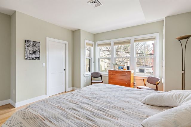 12 Putnam St 2, Somerville, MA 02143