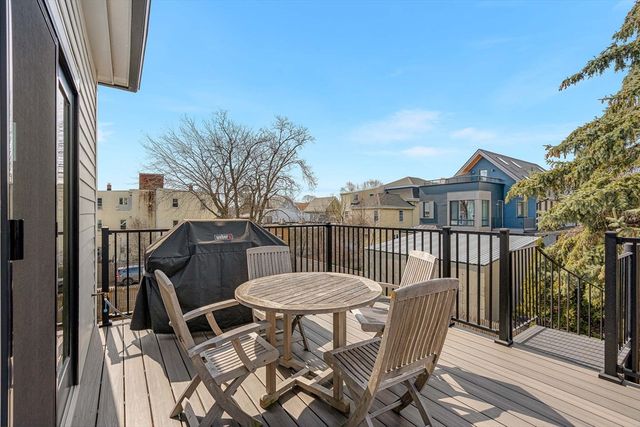 12 Putnam St 2, Somerville, MA 02143