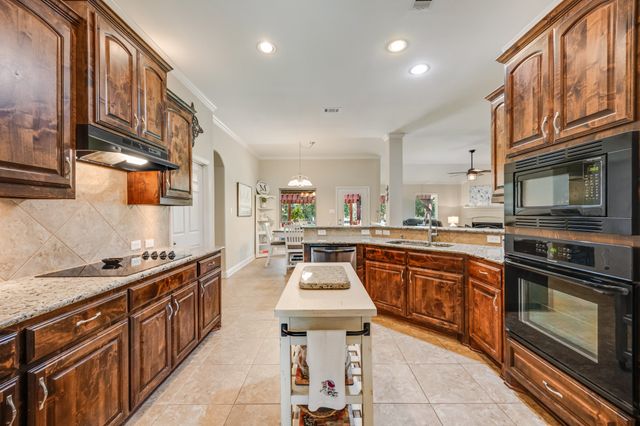 104 Lost Colt Drive, Mclendon Chisholm, TX 75032