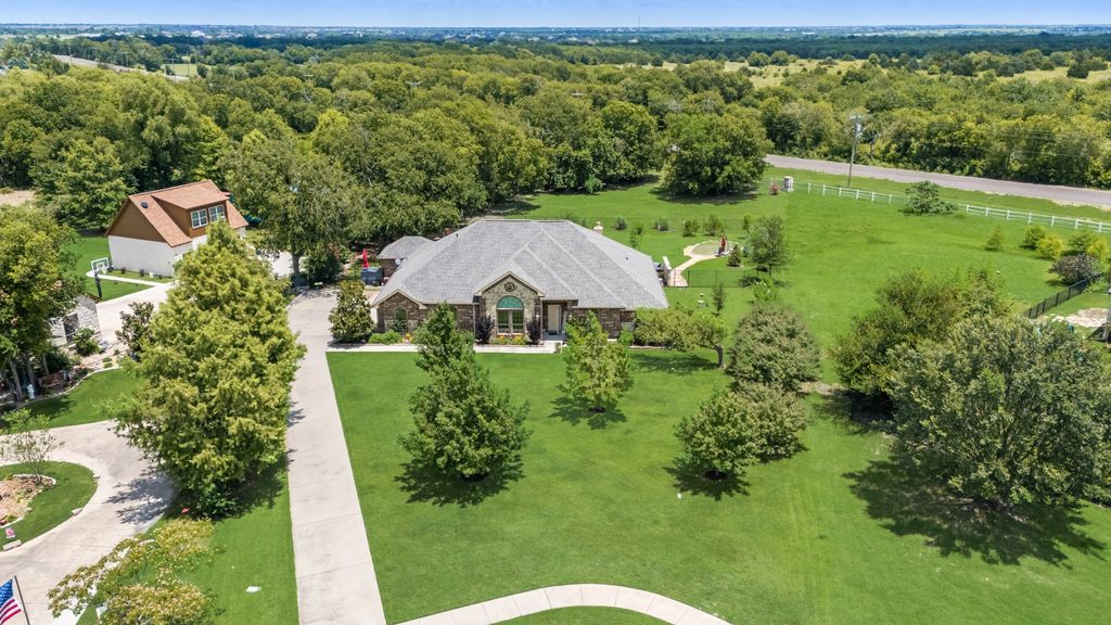 104 Lost Colt Drive, Mclendon Chisholm, TX 75032