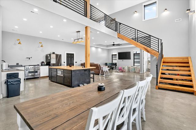 6752 N Farm Road 141, Springfield, MO 65803