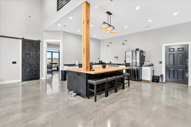 6752 N Farm Road 141, Springfield, MO 65803