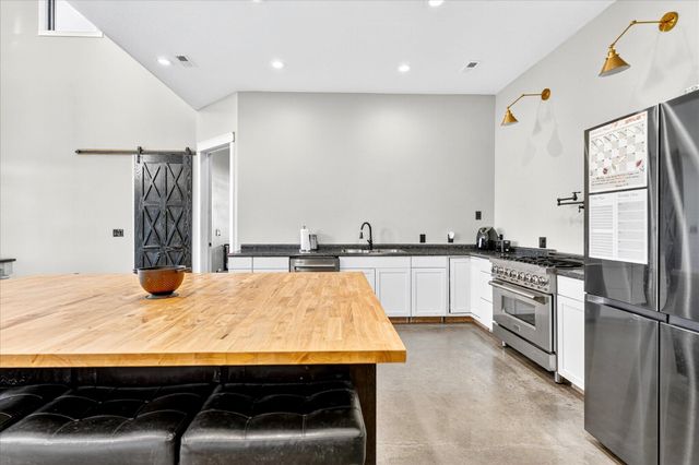 6752 N Farm Road 141, Springfield, MO 65803