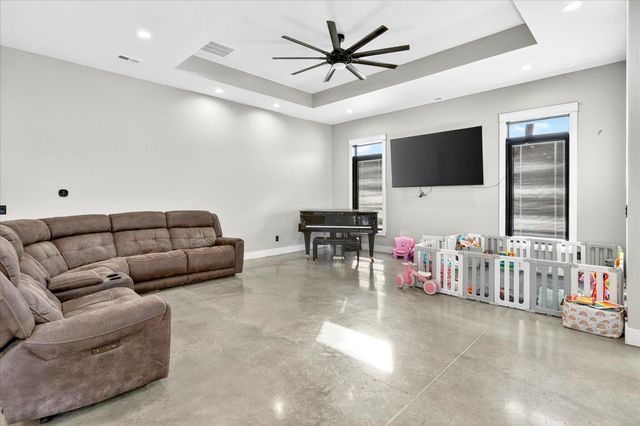 6752 N Farm Road 141, Springfield, MO 65803