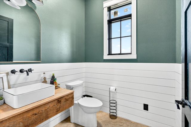 6752 N Farm Road 141, Springfield, MO 65803