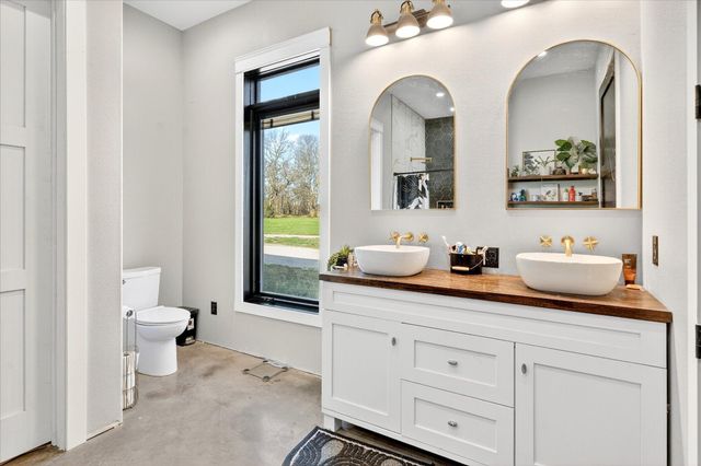 6752 N Farm Road 141, Springfield, MO 65803