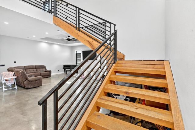 6752 N Farm Road 141, Springfield, MO 65803