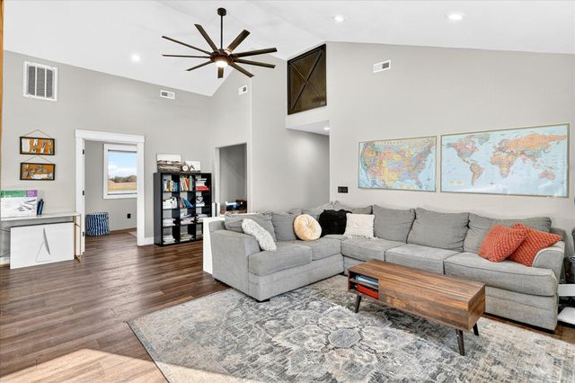 6752 N Farm Road 141, Springfield, MO 65803