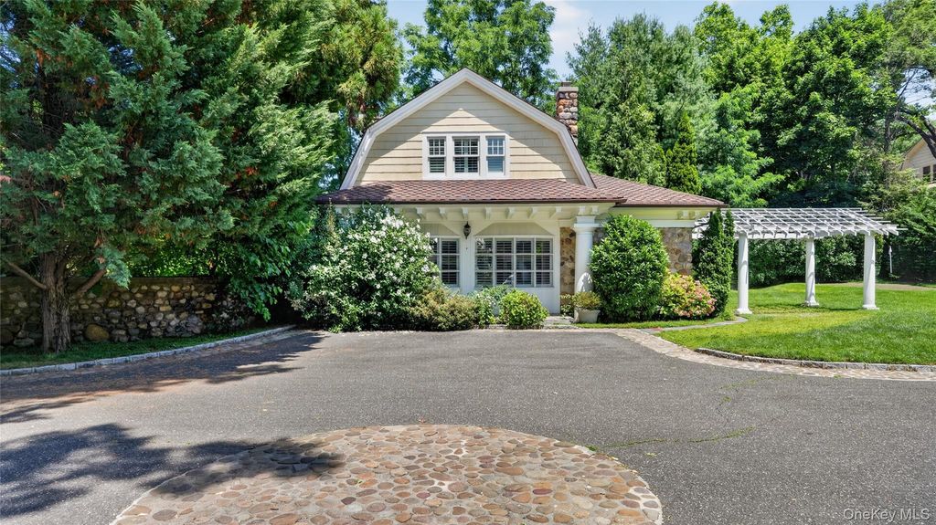 1058 Plandome Road, Manhasset, NY 11030