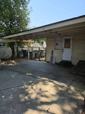3247 E Butler Avenue, Fresno, CA 93702