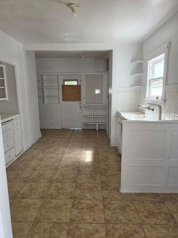 3247 E Butler Avenue, Fresno, CA 93702