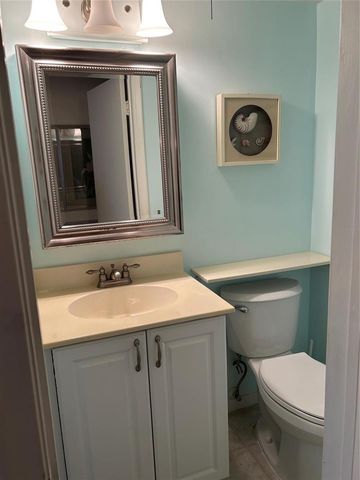 6263 NE 19th Avenue 906, Fort Lauderdale, FL 33308