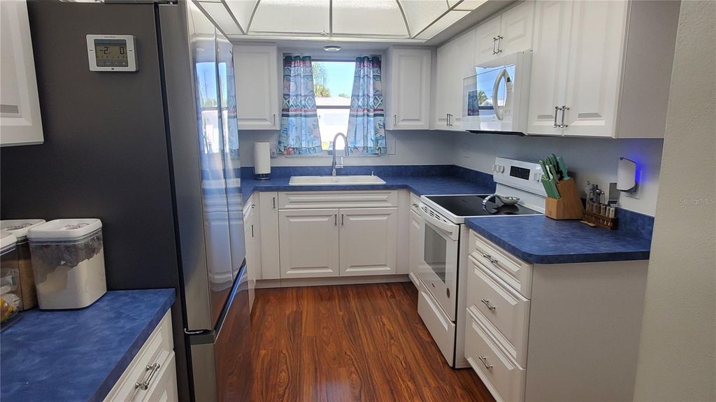 Image 13 of property listing at 1765 LORALIN DRIVE, Englewood, FL 34223