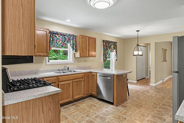 30 Oak View Drive, Moreau, NY 12828
