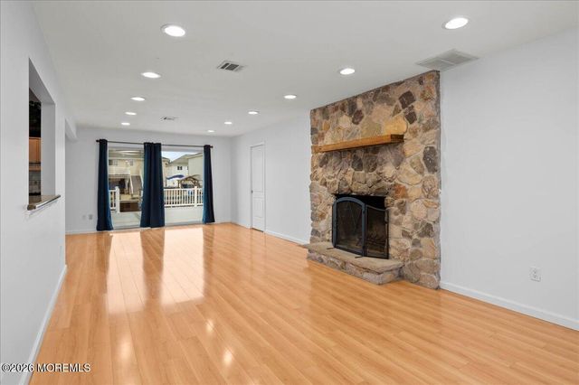 19 Crane Way, Toms River, NJ 08753