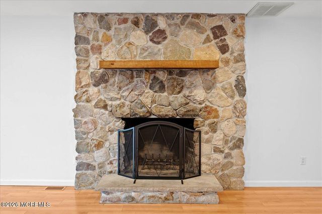 19 Crane Way, Toms River, NJ 08753