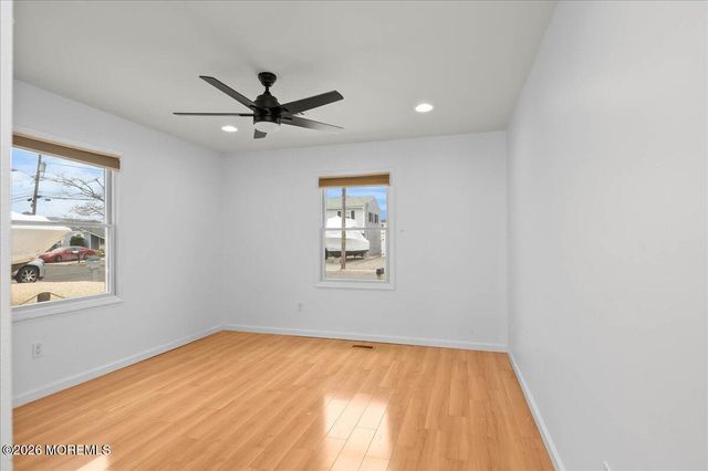 19 Crane Way, Toms River, NJ 08753