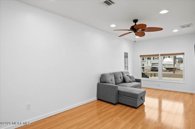 19 Crane Way, Toms River, NJ 08753