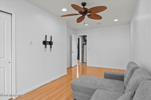 19 Crane Way, Toms River, NJ 08753