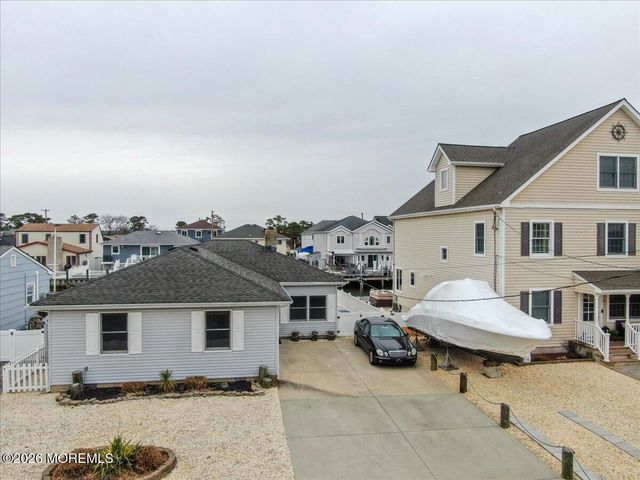 19 Crane Way, Toms River, NJ 08753