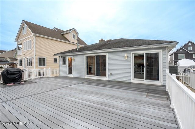 19 Crane Way, Toms River, NJ 08753